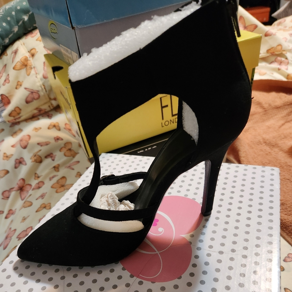 Northern Reflections Black Heels Timeless Elegance